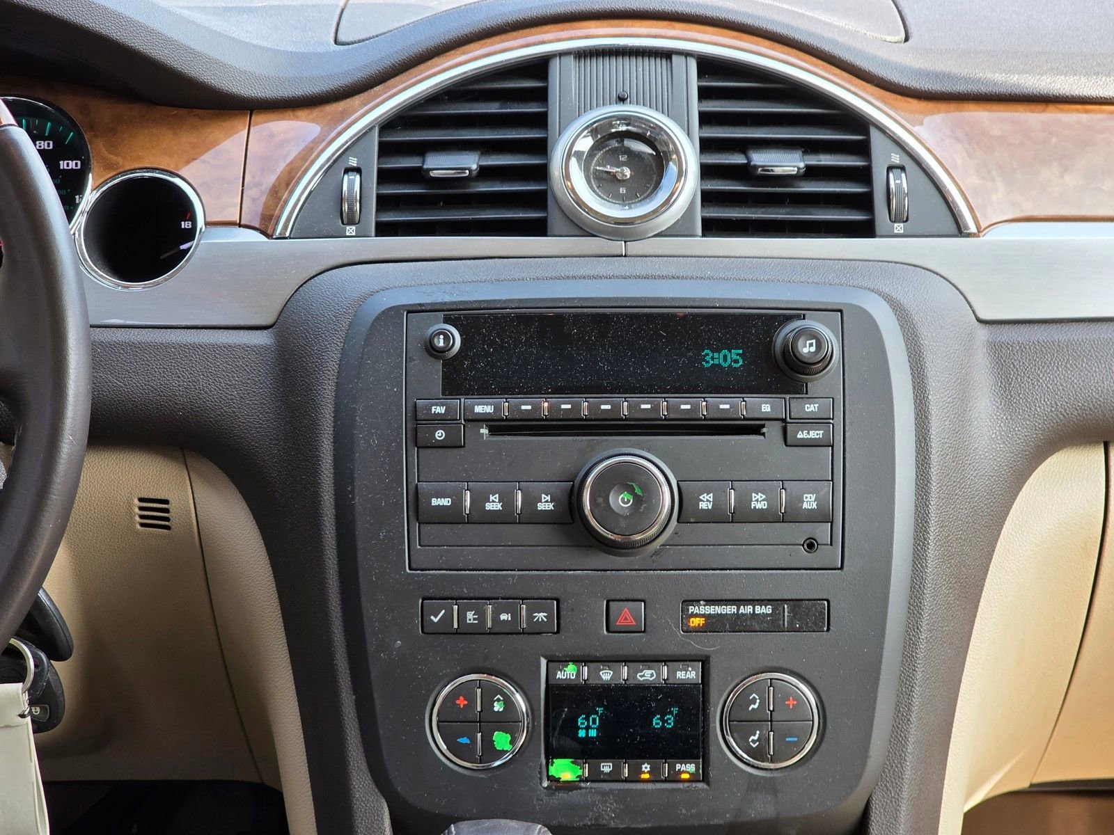 Used 2011 Buick Enclave CXL image 16