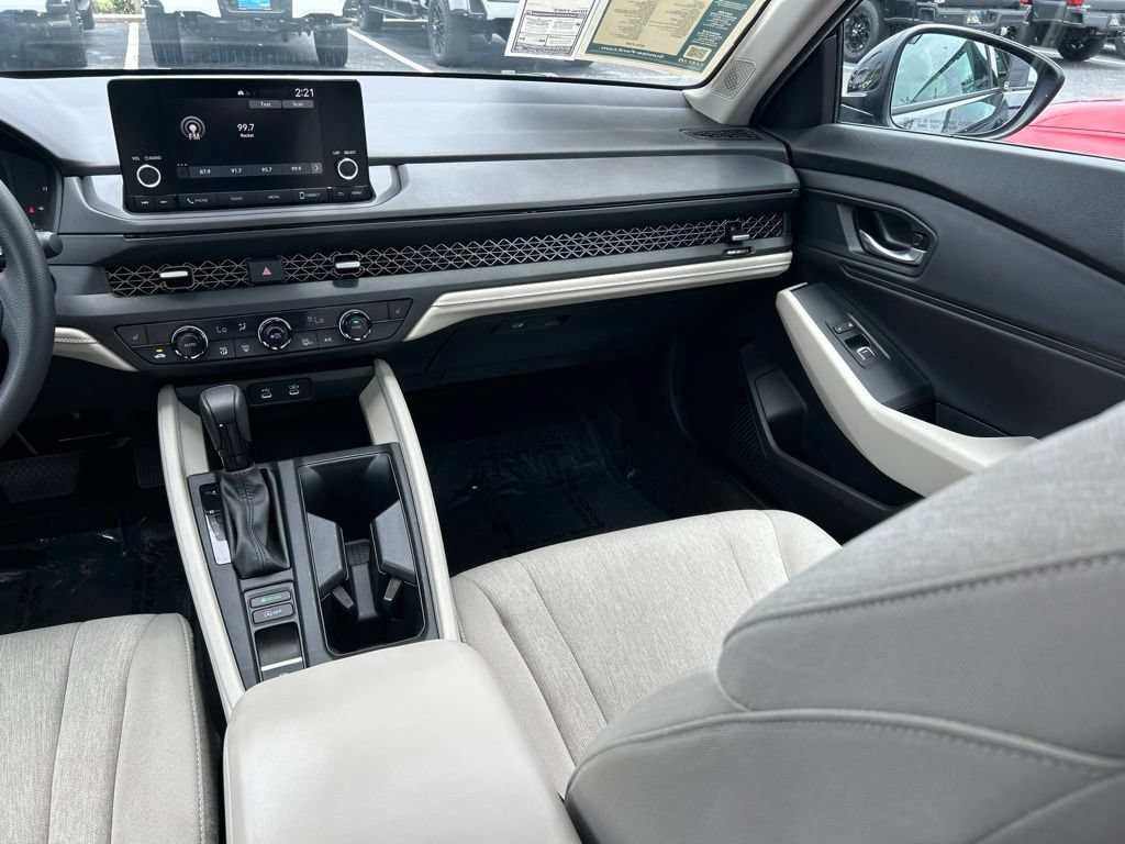 Used 2025 Honda Accord SE image 11