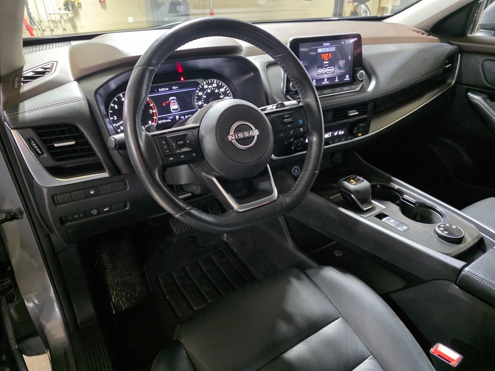 Used 2023 Nissan Rogue SV w/ SV Premium B Package AWD/4WD image 17