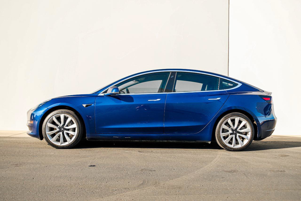Used 2018 Tesla Model 3 Mid Range RWD image 4