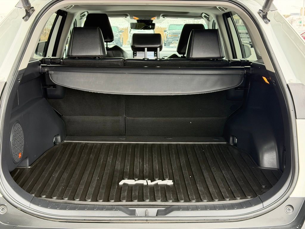 Used 2020 Toyota RAV4 Limited image 8