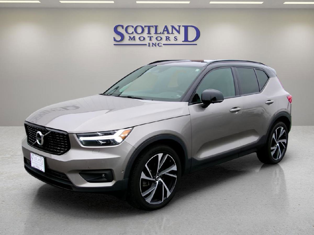 Used 2022 Volvo XC40 T5 R-Design w/ Advanced Package image 2