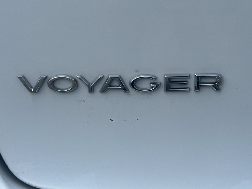 Used 2020 Chrysler Voyager Lxi FWD image 43