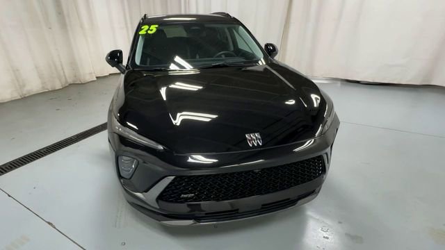 Used 2025 Buick Envision Sport Touring image 3