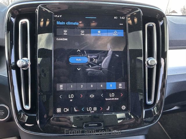 Used 2024 Volvo XC40 B5 Core image 16