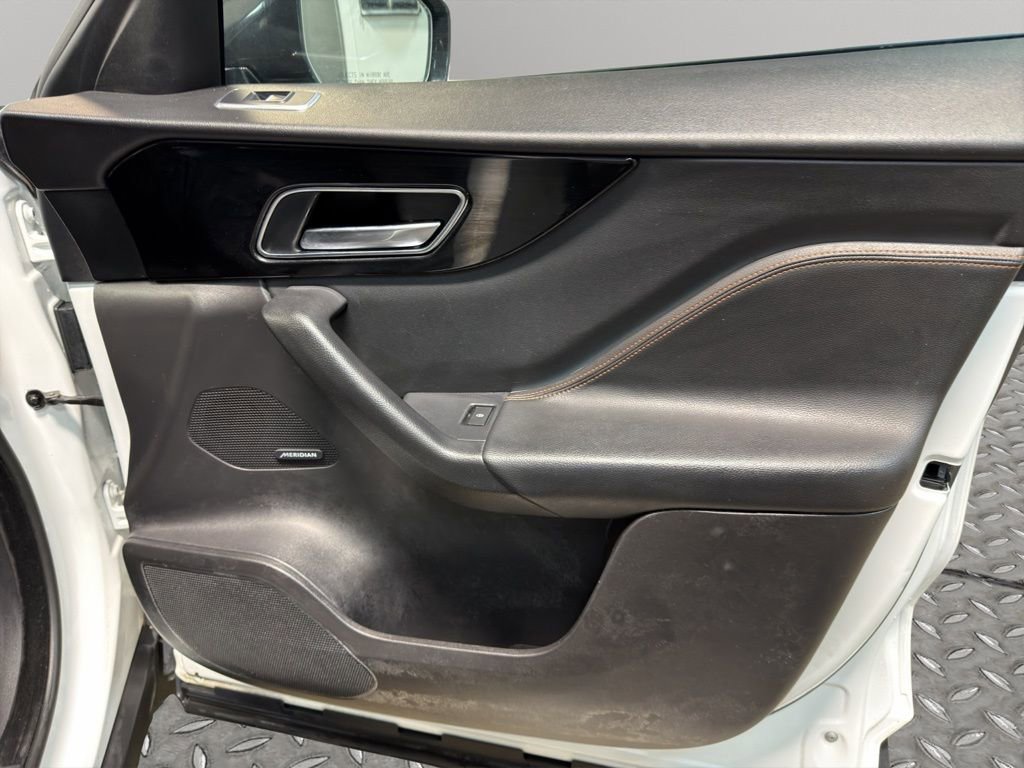 Used 2020 Jaguar F-PACE Prestige image 22