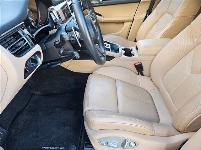 Used 2023 Porsche Macan image 16