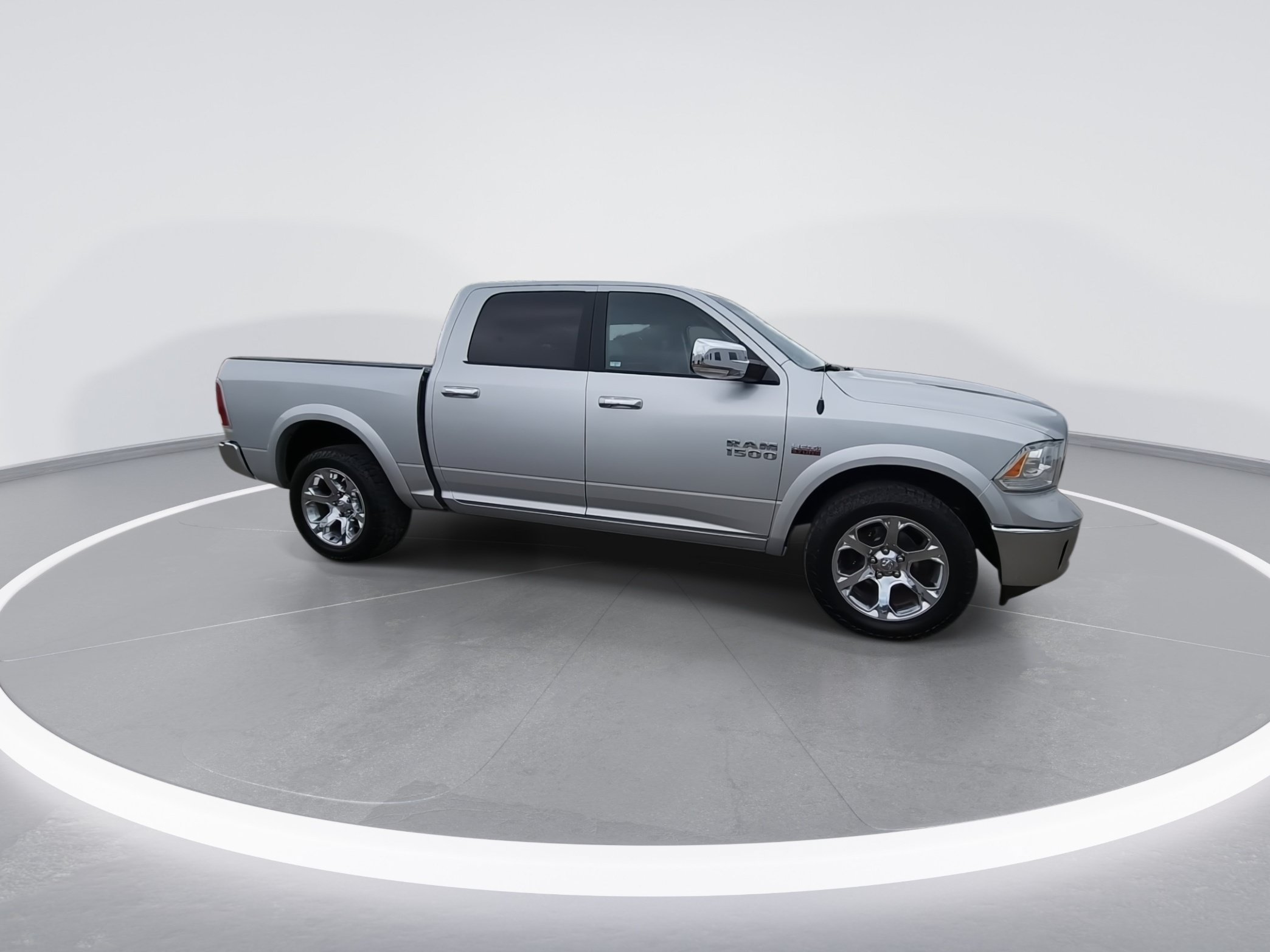 Used 2017 RAM 1500 Laramie AWD/4WD image 9