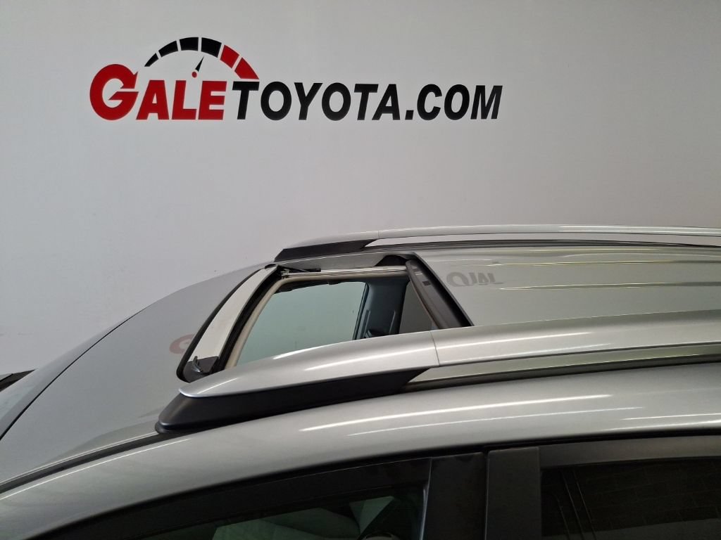 Used 2018 Toyota RAV4 XLE w/ Plus Extra Value Package AWD/4WD image 8