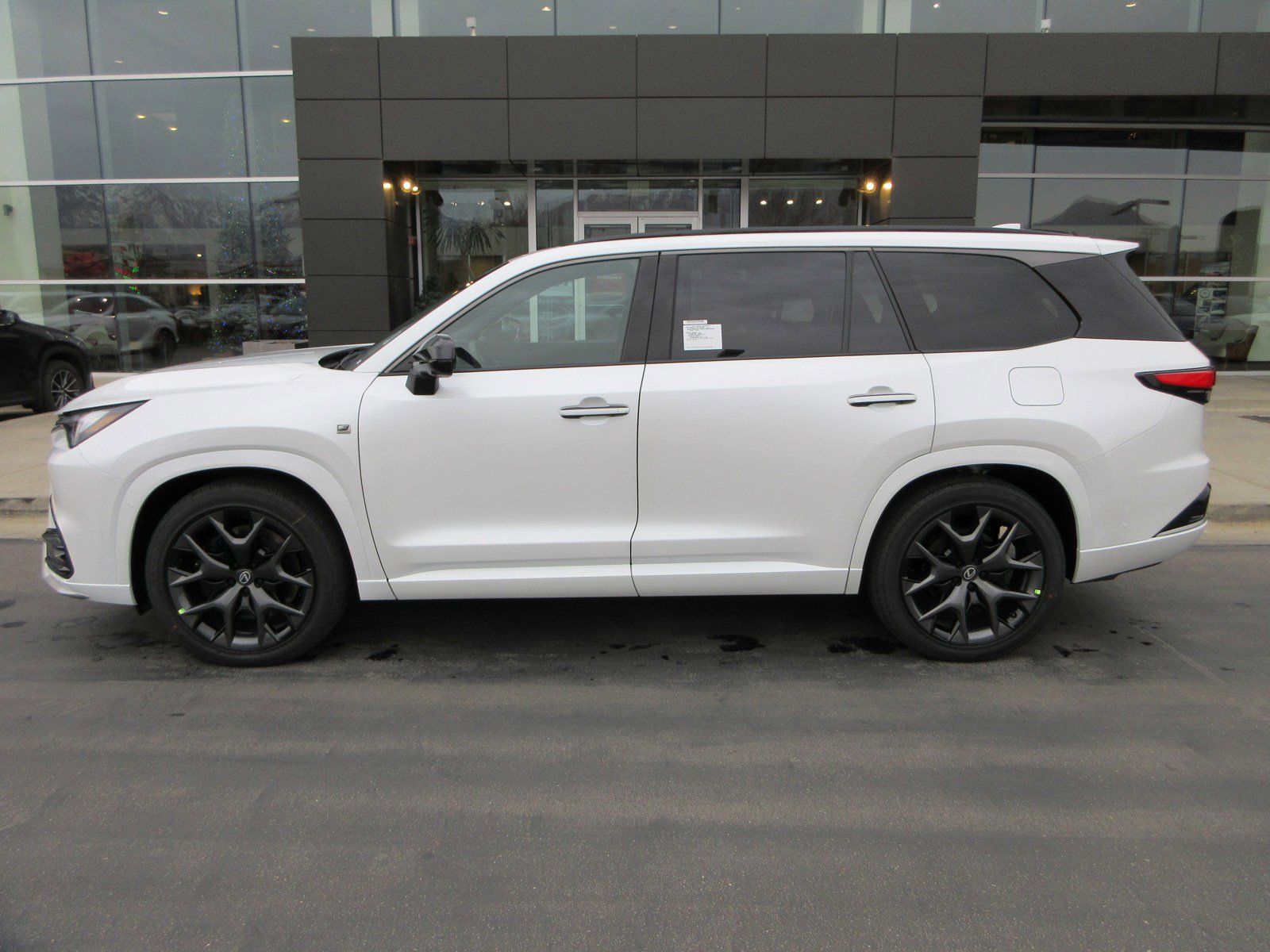 New 2026 Lexus TX 500h AWD image 4