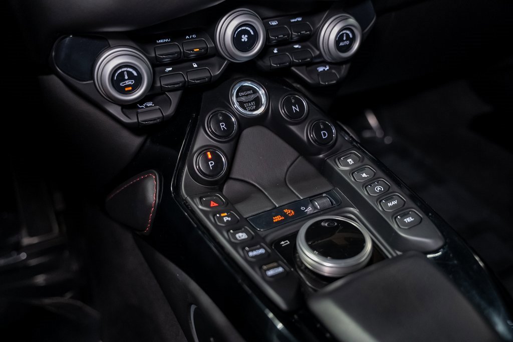 Used 2020 Aston Martin V8 Vantage Coupe image 45