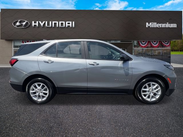 Used 2023 Chevrolet Equinox LS w/ Driver Confidence II Package FWD image 4