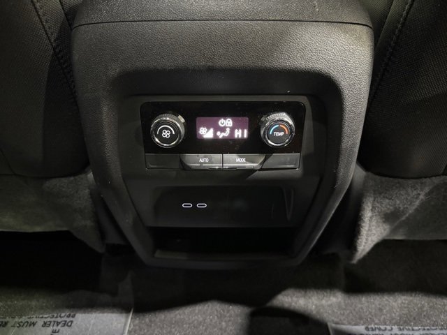 Used 2025 Chevrolet Traverse LT image 17