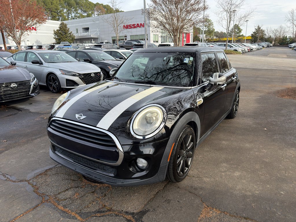 Used 2017 MINI Cooper 4-Door Hardtop image 3