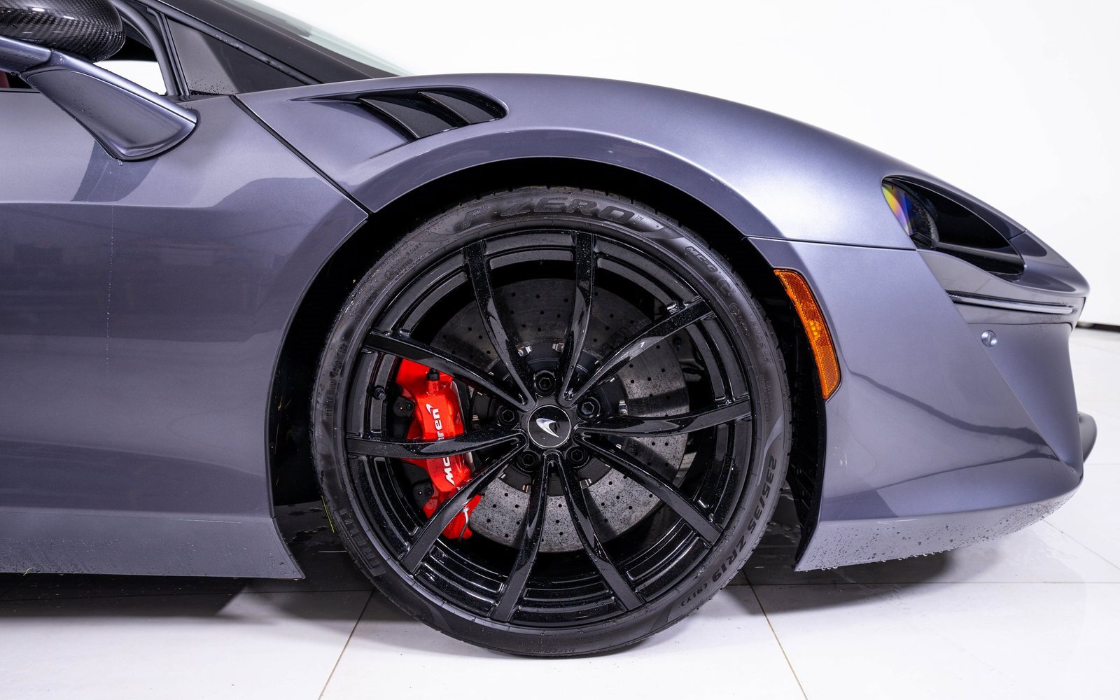 Used 2023 McLaren Artura image 15