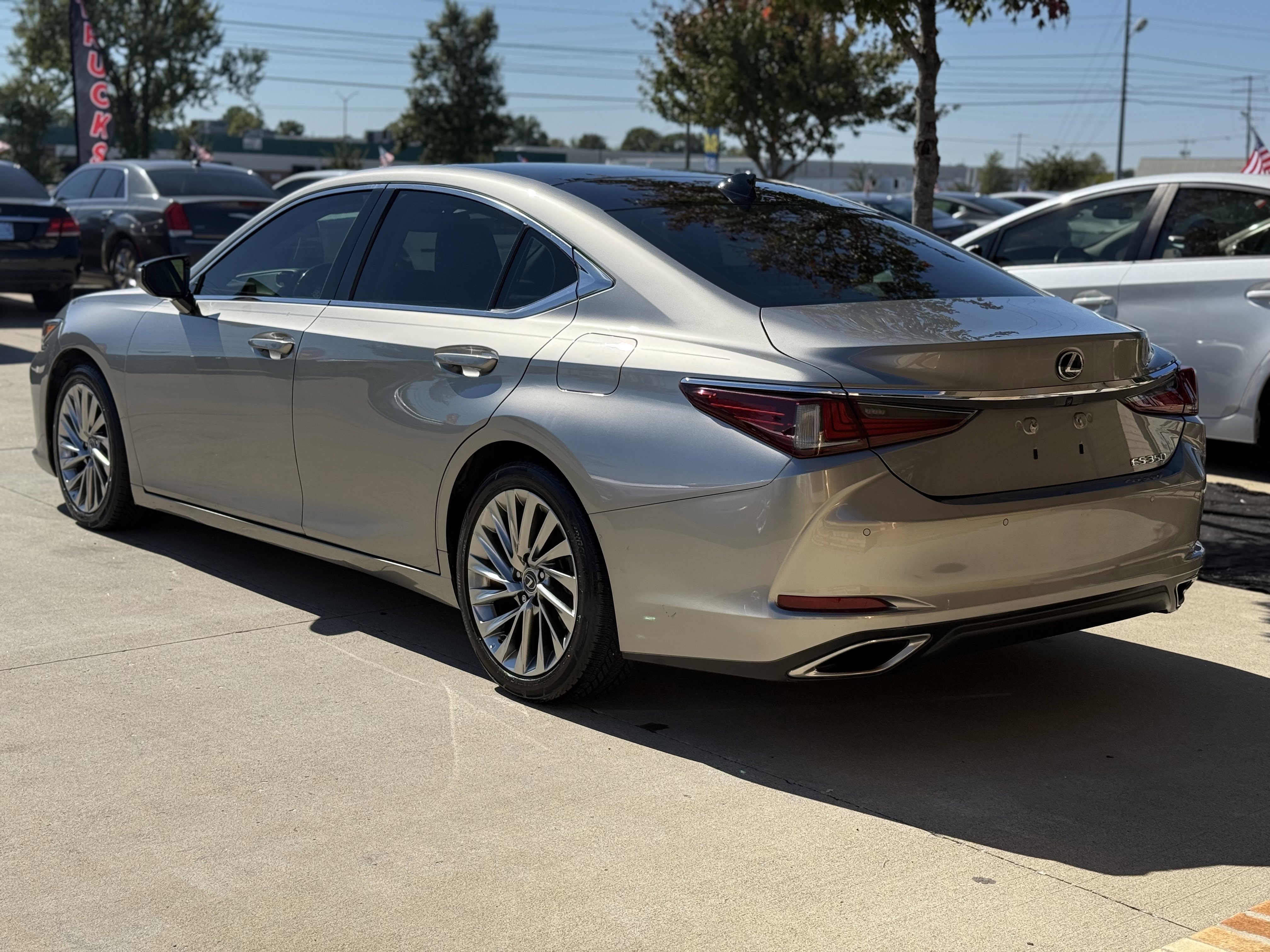 Used 2019 Lexus ES 350 Ultra Luxury image 5