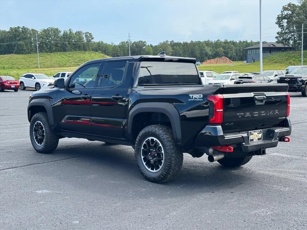 Used 2025 Toyota Tacoma TRD Off-Road AWD/4WD image 5
