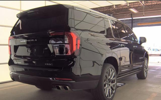Used 2025 GMC Yukon XL Denali Ultimate AWD/4WD image 3
