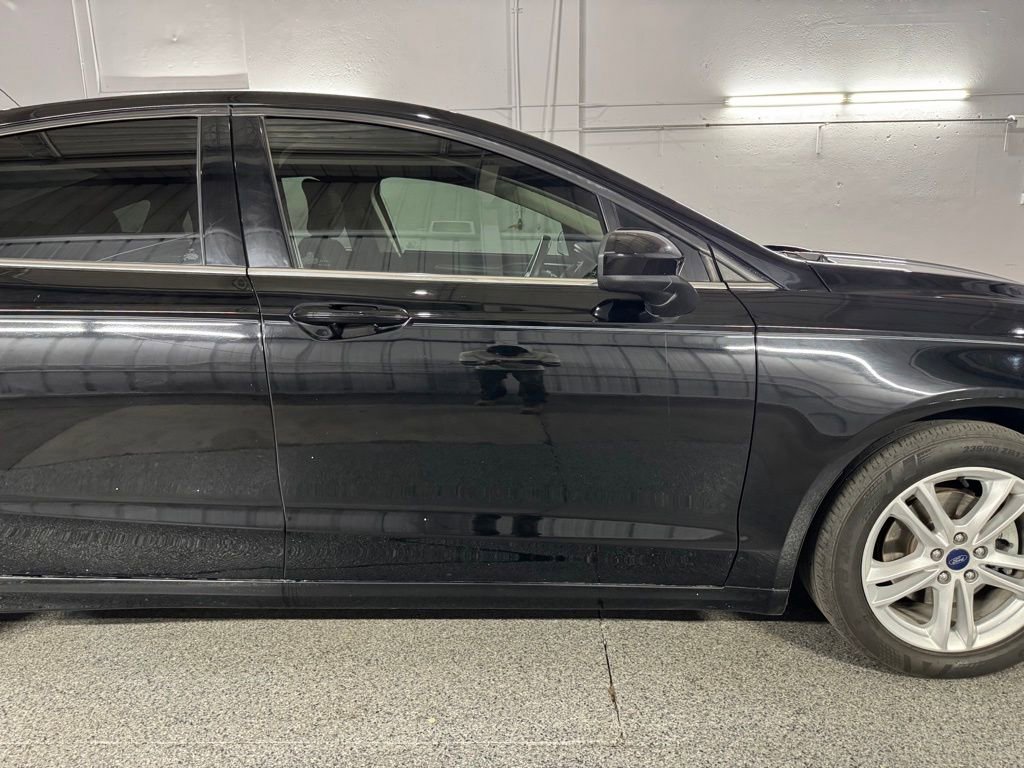 Used 2018 Ford Fusion SE w/ Fusion SE Technology Package FWD image 8