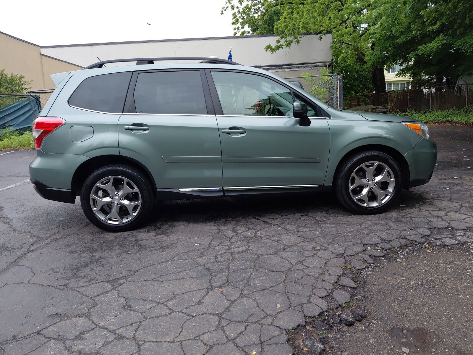 Used 2015 Subaru Forester 2.5i Touring AWD/4WD image 37