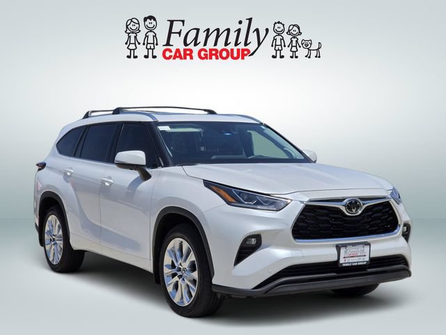 Certified 2026 Toyota Highlander Limited AWD/4WD image 2