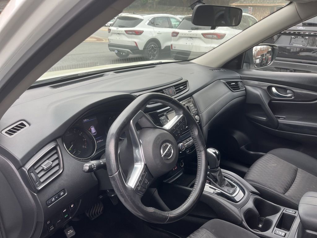 Used 2018 Nissan Rogue SV image 10