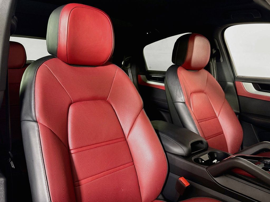 Certified 2024 Porsche Cayenne Coupe AWD/4WD image 18