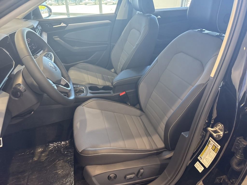 New 2025 Volkswagen Jetta SE image 11