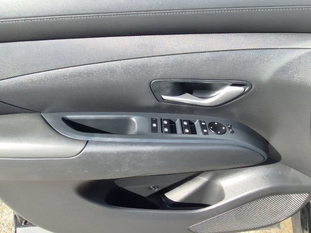 Used 2025 Hyundai Santa Cruz SE AWD/4WD image 12