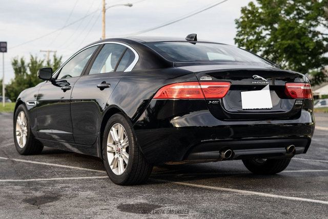 Used 2018 Jaguar XE Premium AWD/4WD image 6