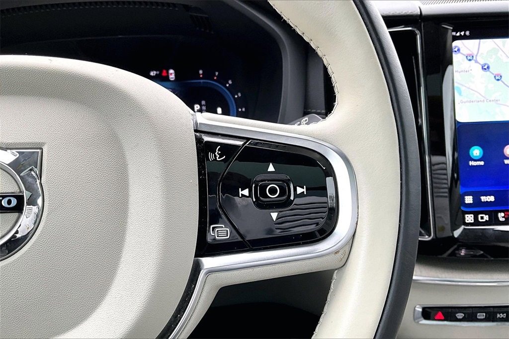 Used 2023 Volvo XC60 B5 Ultimate image 12