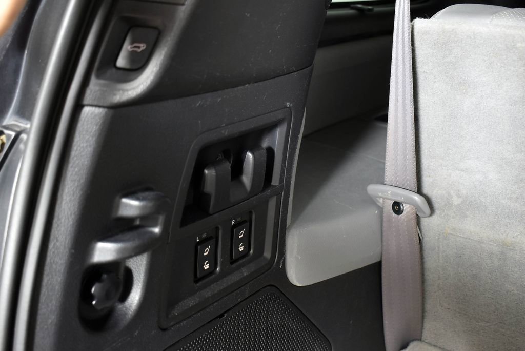 Used 2010 Toyota Sequoia Platinum image 26