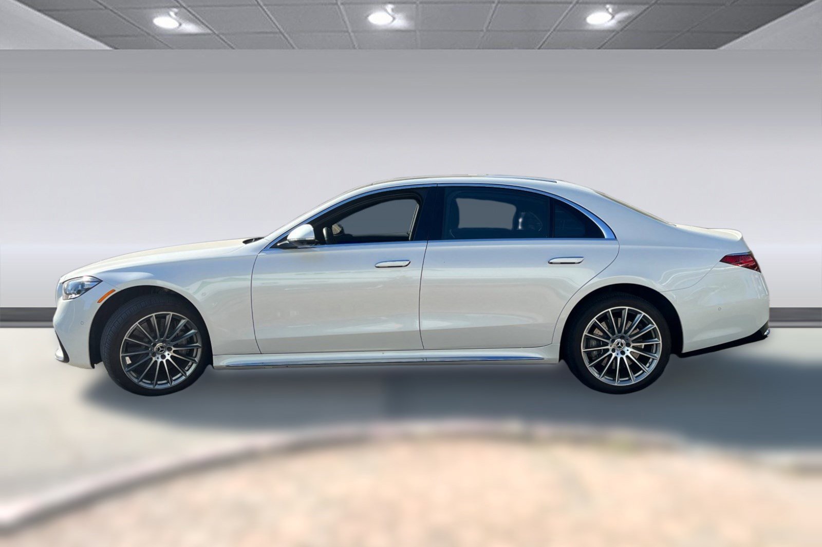 Used 2023 Mercedes-Benz S 500 4MATIC image 2