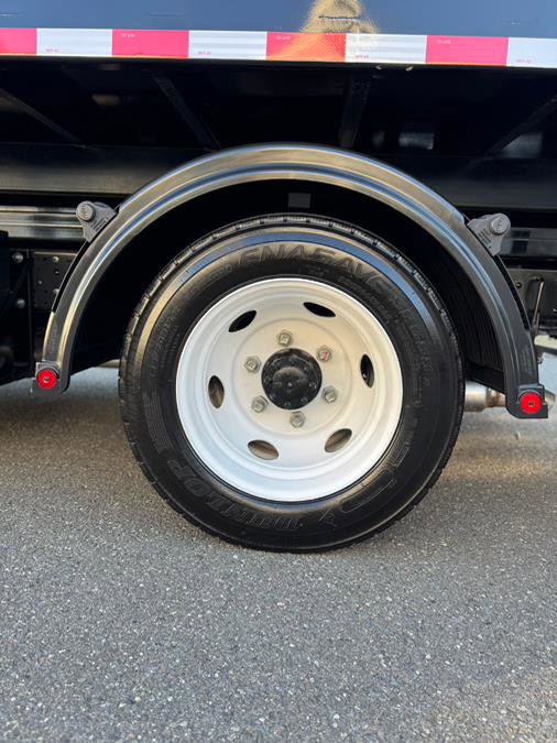 Used 2024 Isuzu NPR image 14