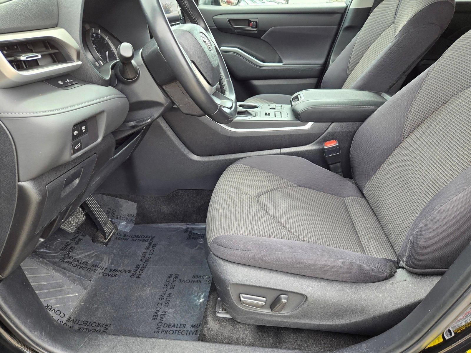 Used 2024 Toyota Highlander LE AWD/4WD image 16
