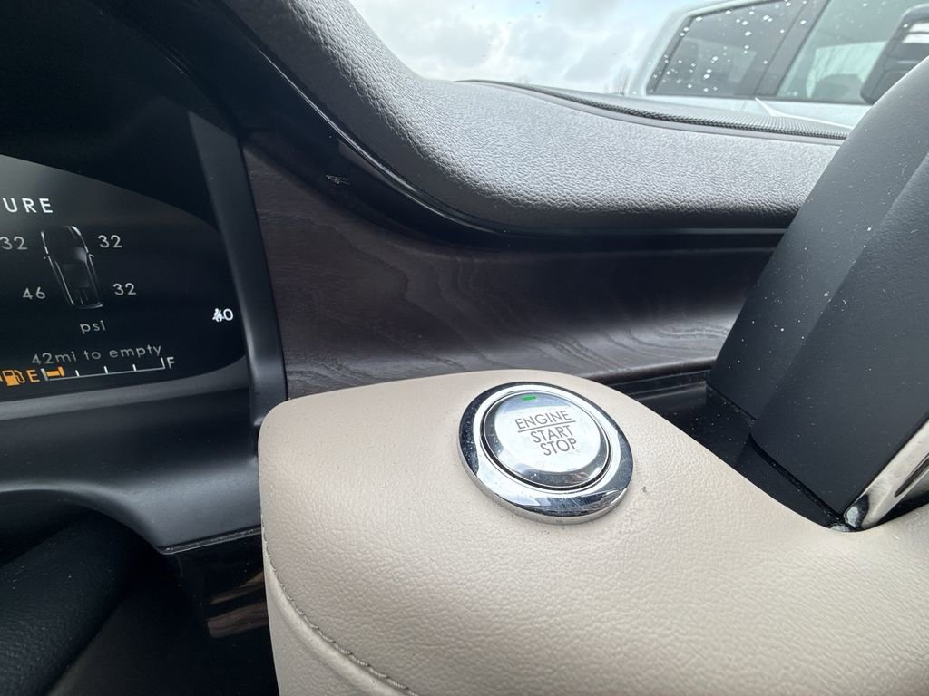 Used 2023 Lincoln Aviator Reserve w/ Equipment Group 201A image 23