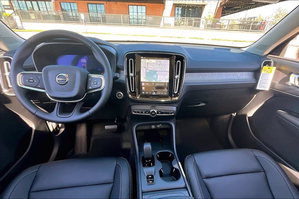 Used 2026 Volvo XC40 B4 Core FWD image 9