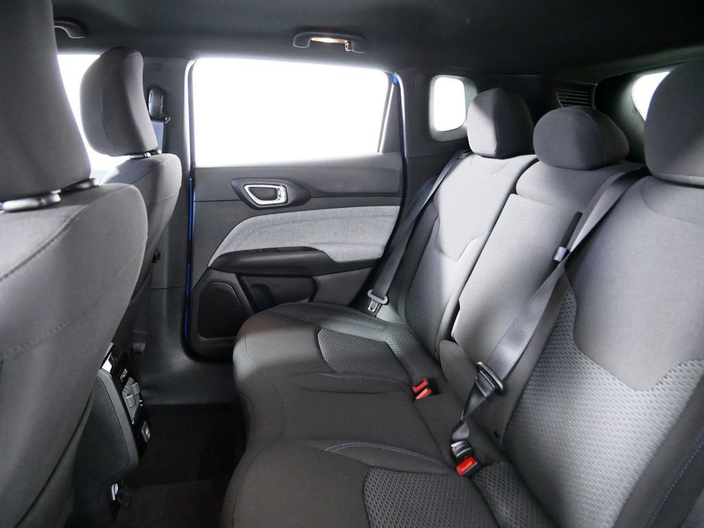 Used 2024 Jeep Compass Sport image 26