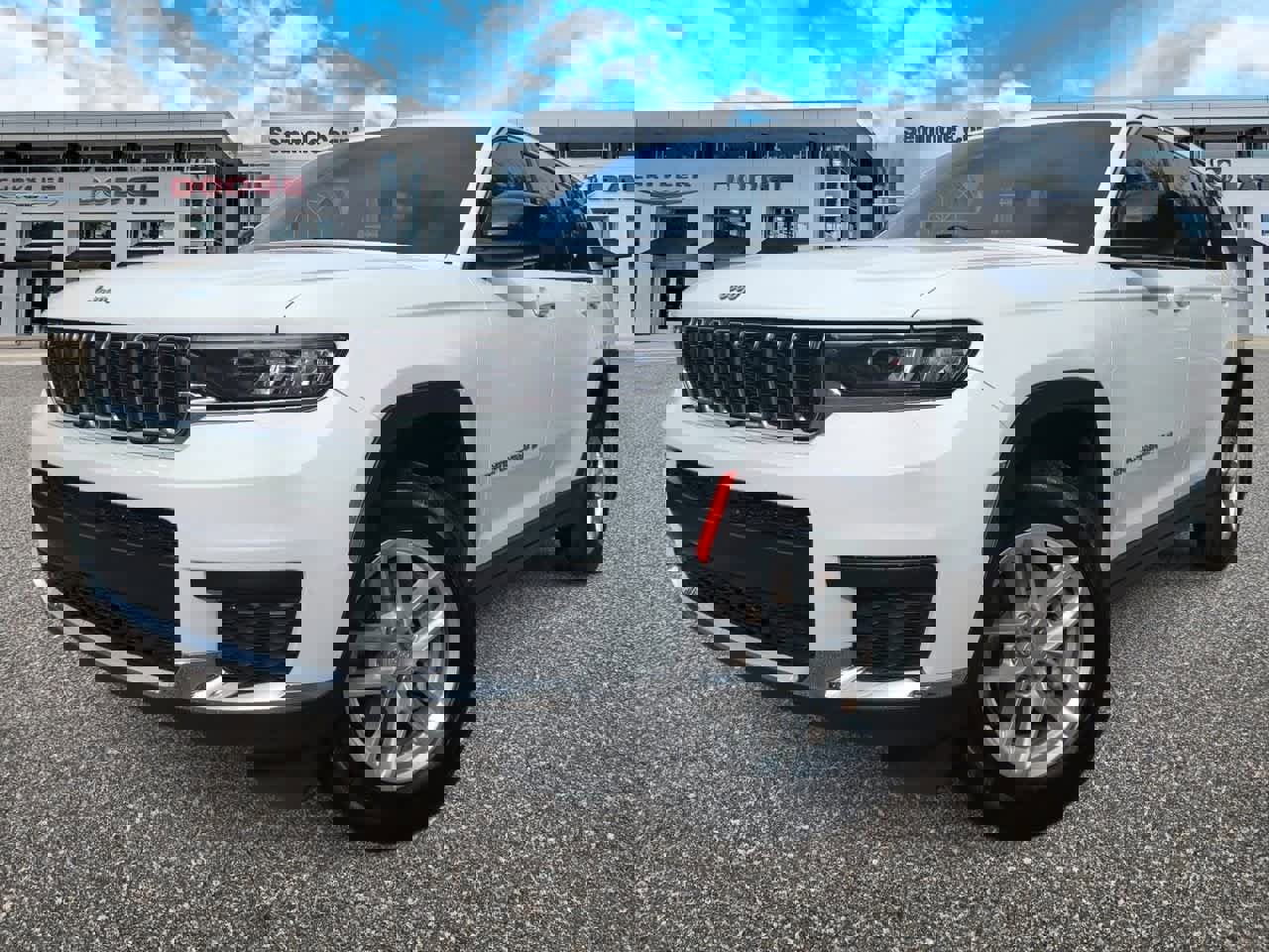 Used 2023 Jeep Grand Cherokee L Laredo image 1