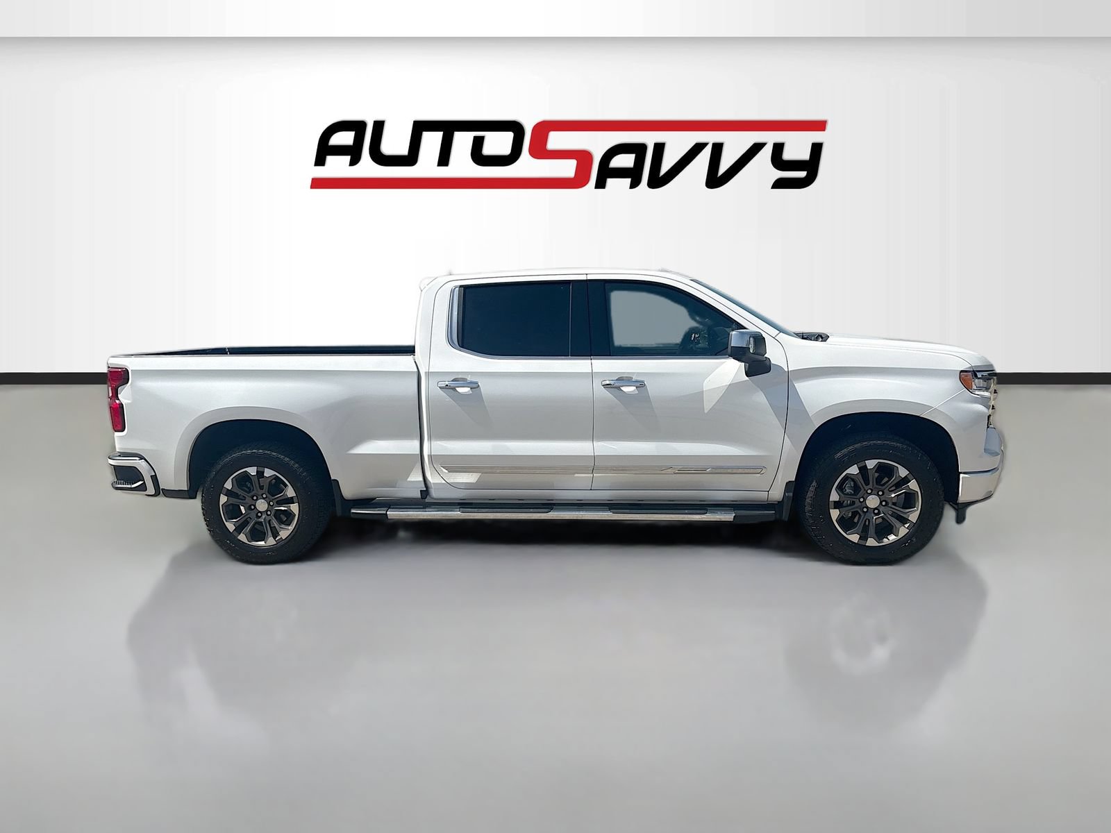 Used 2024 Chevrolet Silverado 1500 High Country w/ Technology Package AWD/4WD image 8