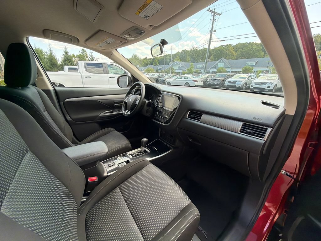 Used 2018 Mitsubishi Outlander SE AWD/4WD image 36