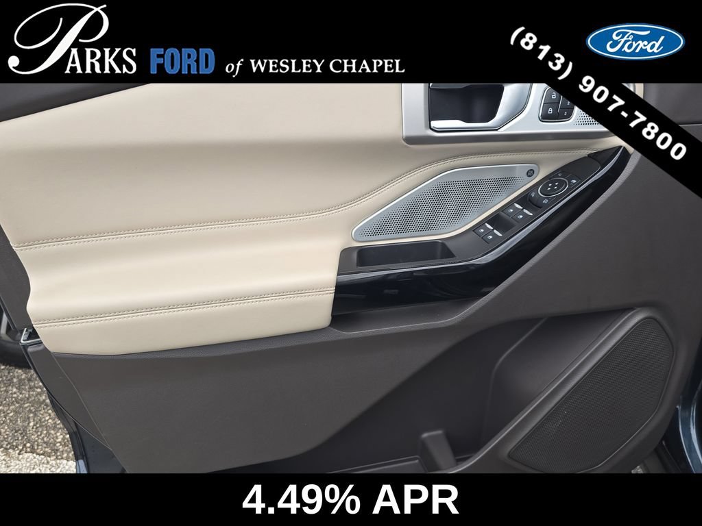 Certified 2024 Ford Explorer Platinum w/ Technology Package AWD/4WD image 17