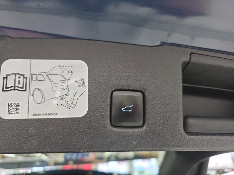 Used 2020 Ford Escape Titanium image 41