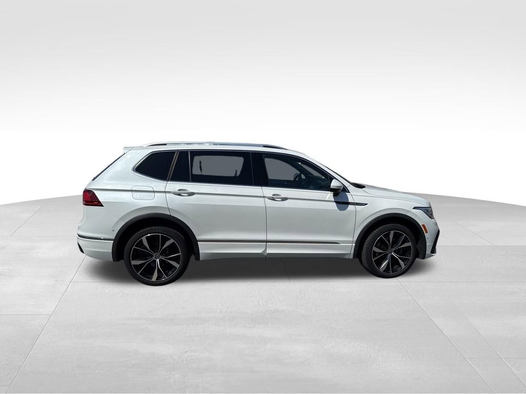 Used 2022 Volkswagen Tiguan SEL R-Line image 8