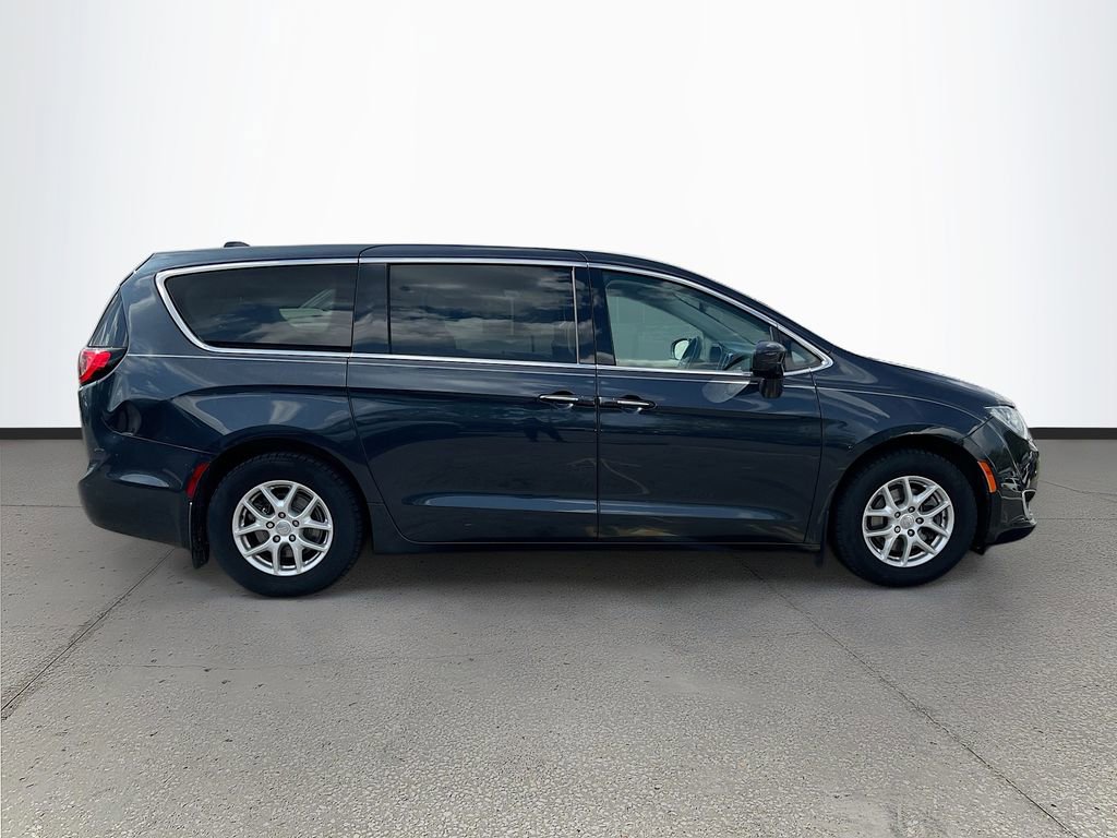 Certified 2020 Chrysler Pacifica Touring image 8