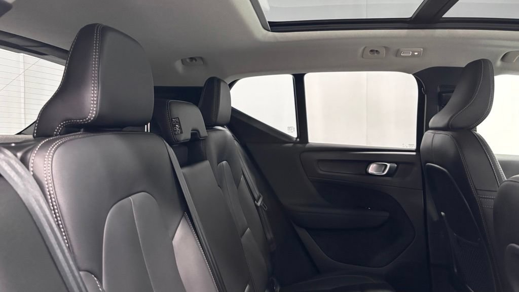 Certified 2026 Volvo XC40 B5 Plus AWD/4WD image 25