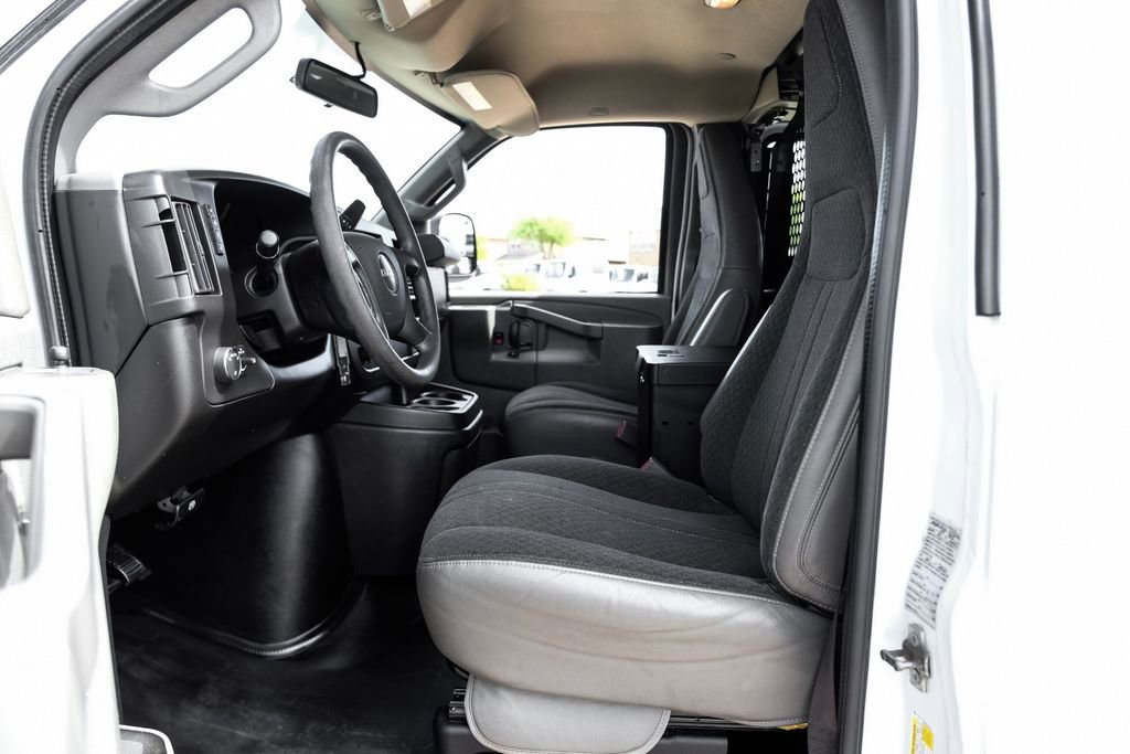 Used 2021 GMC Savana 2500 w/ Driver Convenience Package image 3
