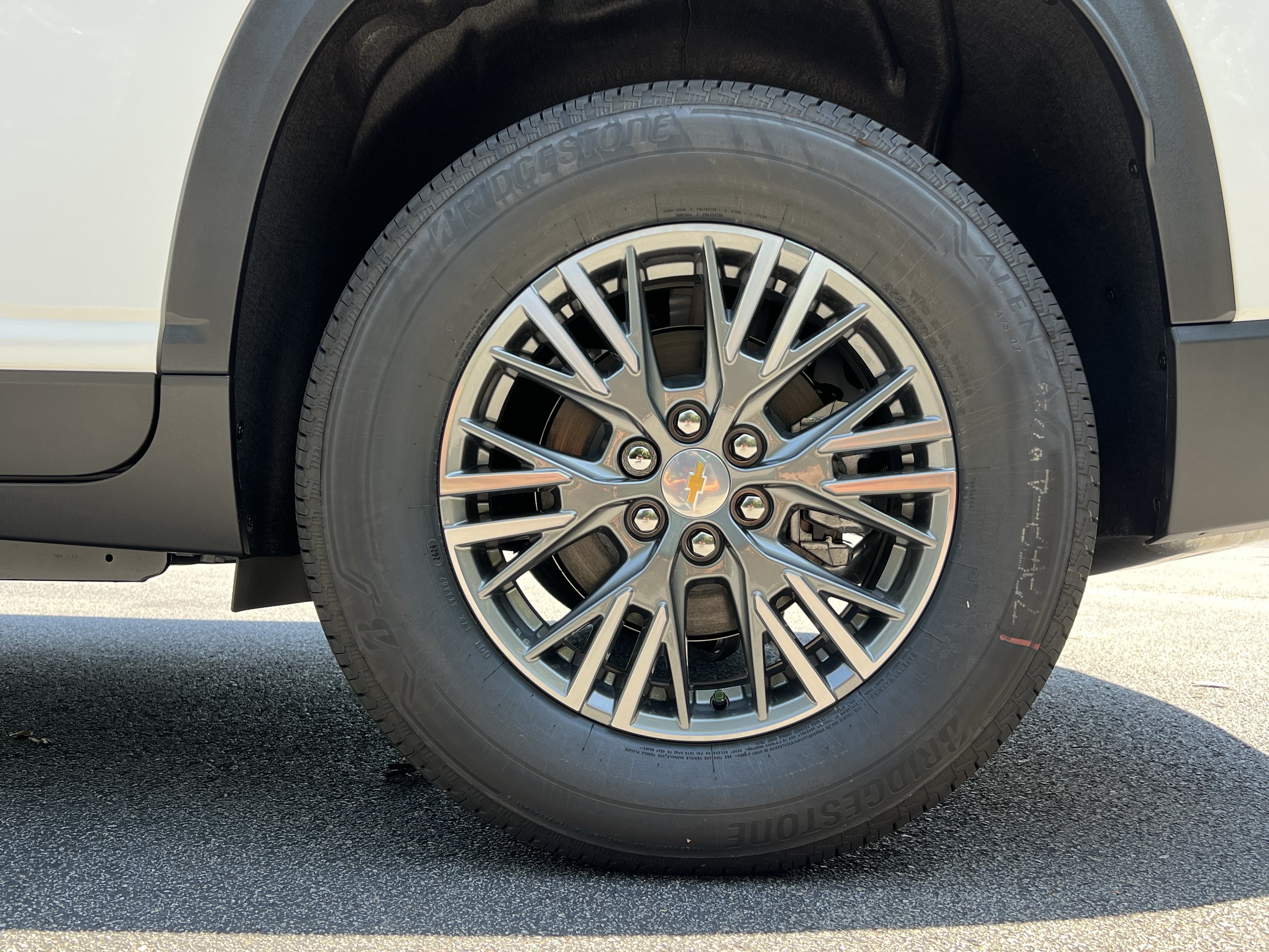 New 2027 Chevrolet Traverse LT FWD image 37