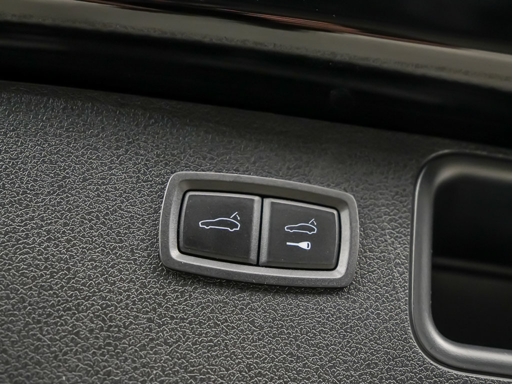 Certified 2024 Porsche Macan AWD/4WD image 14