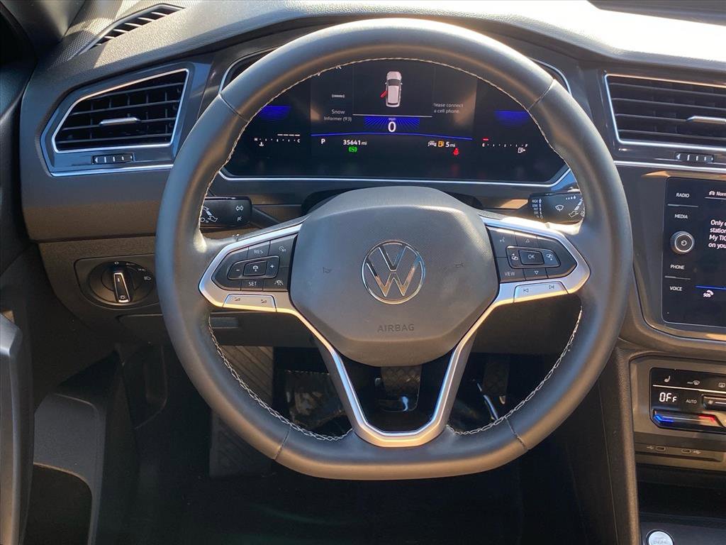 Certified 2023 Volkswagen Tiguan SE w/ Panoramic Sunroof Package image 4